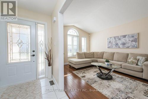 148 Fieldway Dr, Hamilton, ON - Indoor Photo Showing Living Room