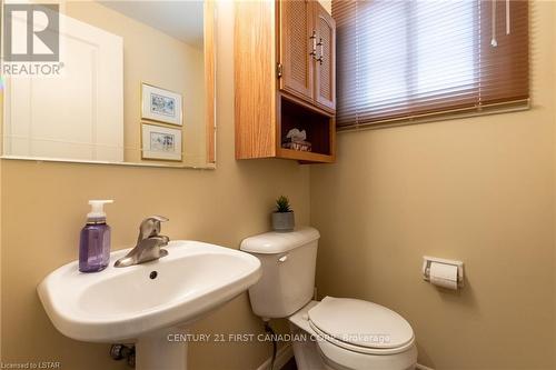 467 Belvedere Pl, London, ON - Indoor Photo Showing Bathroom