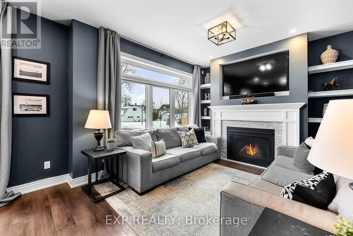 4026 Village Creek Dr, Fort Erie, ON - Indoor Photo Showing Living Room With Fireplace