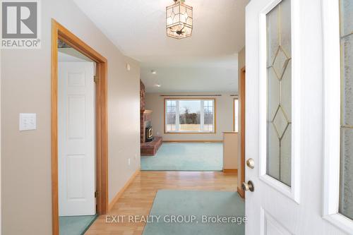 5864 County Rd 1, Prince Edward County, ON - Indoor Photo Showing Other Room