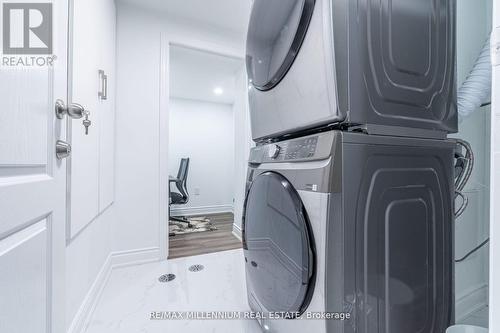 9 National Cres W, Brampton, ON - Indoor Photo Showing Laundry Room
