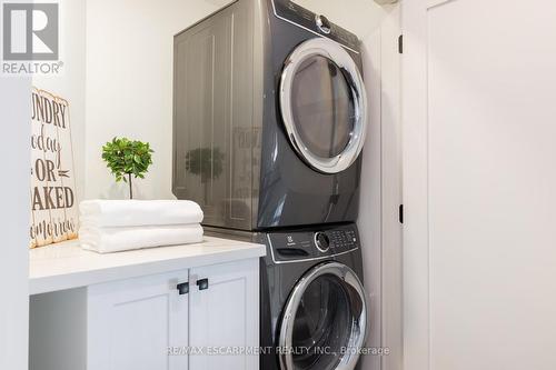 46 Appaloosa Tr, Hamilton, ON - Indoor Photo Showing Laundry Room