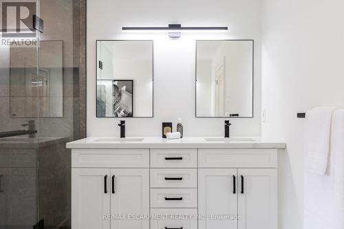 46 Appaloosa Trail, Hamilton, ON - Indoor Photo Showing Bathroom