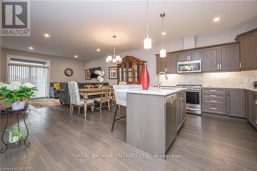 4111 Village Creek Dr, Fort Erie, ON - Indoor Photo Showing Kitchen With Upgraded Kitchen