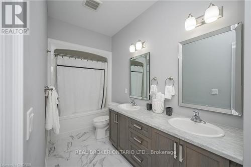 4111 Village Creek Dr, Fort Erie, ON - Indoor Photo Showing Bathroom