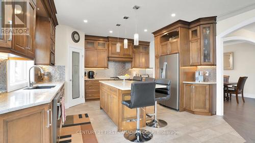 2935 Glanworth Dr, London, ON - Indoor Photo Showing Kitchen With Upgraded Kitchen
