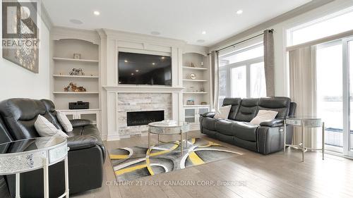 2935 Glanworth Dr, London, ON - Indoor Photo Showing Living Room With Fireplace