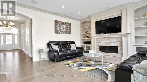 2935 Glanworth Drive, London, ON - Indoor Photo Showing Living Room With Fireplace
