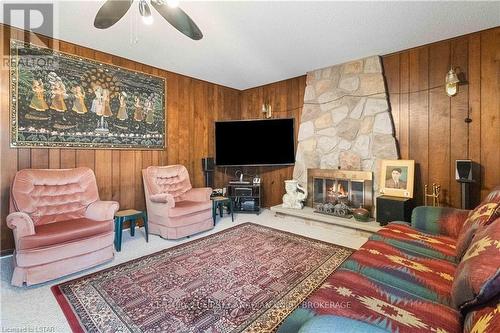 916 Farnham Road, London, ON - Indoor Photo Showing Living Room With Fireplace