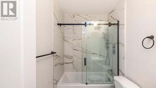 11 - 135 Chalmers Street S, Cambridge, ON - Indoor Photo Showing Bathroom