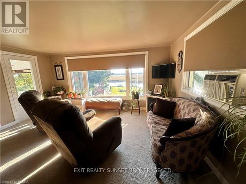 5 Southside Rd, Kawartha Lakes, ON - Indoor Photo Showing Living Room