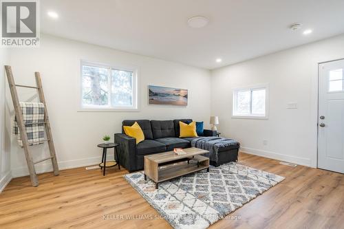 50 Martin Street, Thorold, ON - Indoor Photo Showing Living Room