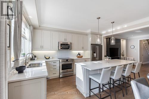 161 Beechborough Cres, East Gwillimbury, ON - Indoor Photo Showing Kitchen With Double Sink With Upgraded Kitchen