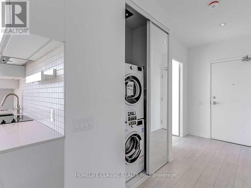 #902 -898 Portage Pkwy, Vaughan, ON - Indoor Photo Showing Laundry Room