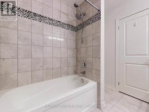 338 East St, Orillia, ON - Indoor Photo Showing Bathroom