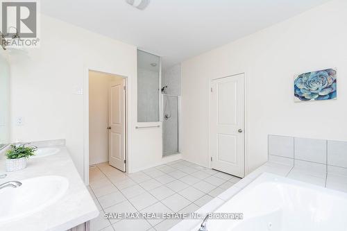 25 Fann Drive, Brampton, ON - Indoor Photo Showing Bathroom