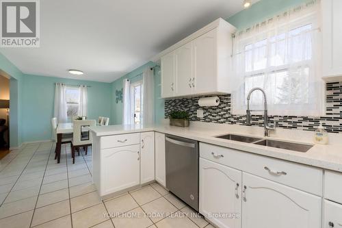 24 Dairy Dr, Halton Hills, ON - Indoor Photo Showing Kitchen With Double Sink With Upgraded Kitchen