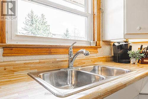5432 Stratton Rd, Burlington, ON - Indoor Photo Showing Kitchen With Double Sink