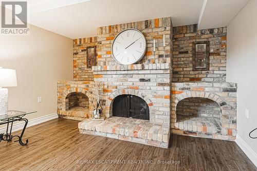 5432 Stratton Rd, Burlington, ON - Indoor Photo Showing Living Room With Fireplace