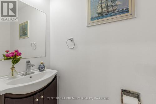 35 Longsword Dr, Toronto, ON -  Photo Showing Bathroom