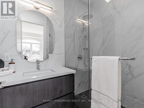 40 Pachino Blvd, Toronto, ON - Indoor Photo Showing Bathroom