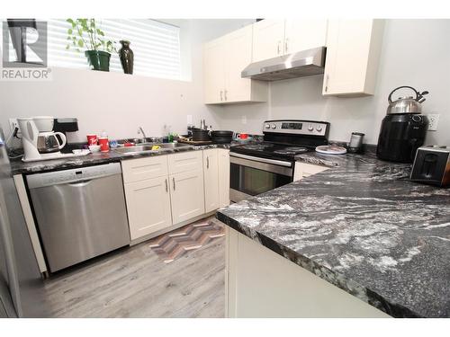 1846 Tamarack Street, Prince George, BC - Indoor Photo Showing Kitchen With Double Sink
