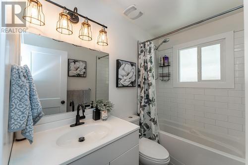 736 Ochakwin Crescent, Prince George, BC - Indoor Photo Showing Bathroom
