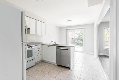 2529 Longridge Crescent, Oakville, ON - Indoor Photo Showing Kitchen With Double Sink