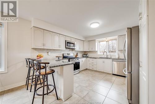 3095 Fazio Drive, Windsor, ON - Indoor Photo Showing Kitchen