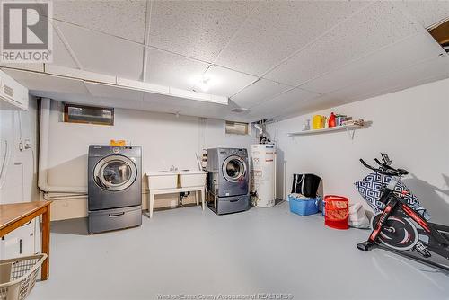 3095 Fazio Drive, Windsor, ON - Indoor Photo Showing Laundry Room