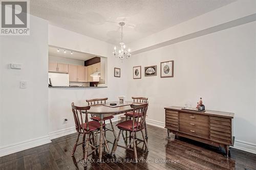 #405 -1 Balmoral Ave, Toronto, ON - Indoor Photo Showing Dining Room