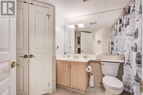 #405 -1 Balmoral Ave, Toronto, ON - Indoor Photo Showing Bathroom