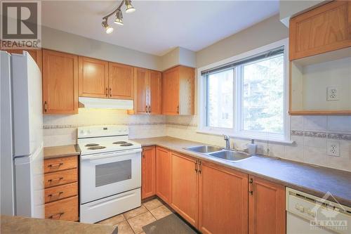 34 Briston Private, Ottawa, ON - Indoor Photo Showing Kitchen With Double Sink