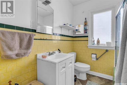 1016 Lansdowne Avenue, Saskatoon, SK - Indoor Photo Showing Bathroom
