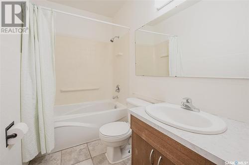 420 I Avenue N, Saskatoon, SK - Indoor Photo Showing Bathroom
