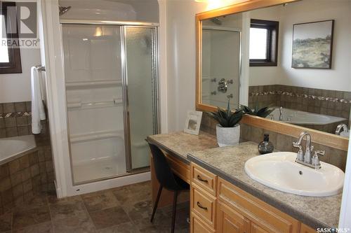 12059 Wascana Heights, Regina, SK - Indoor Photo Showing Bathroom
