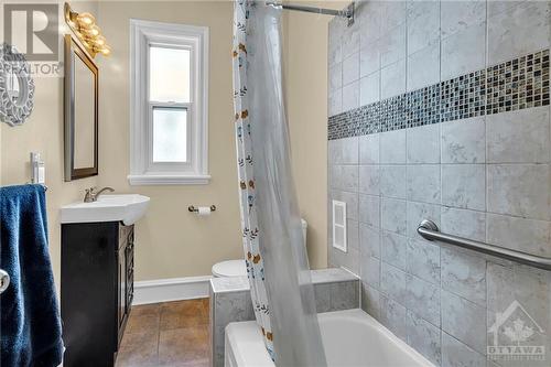 10 Monk Street, Ottawa, ON - Indoor Photo Showing Bathroom