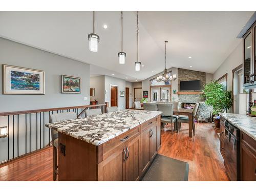 4961 Mountain Top Drive, Fairmont Hot Springs, BC - Indoor Photo Showing Kitchen With Upgraded Kitchen