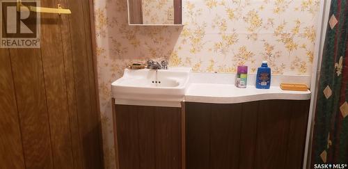 340 4Th Street, Duck Lake, SK - Indoor Photo Showing Bathroom