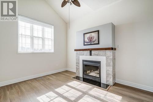 32 Carousel Cres, Richmond Hill, ON - Indoor Photo Showing Living Room With Fireplace
