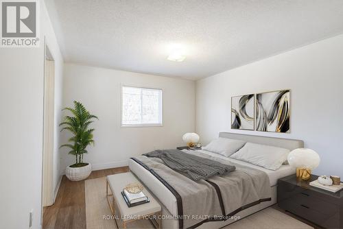 32 Carousel Cres, Richmond Hill, ON - Indoor Photo Showing Bedroom