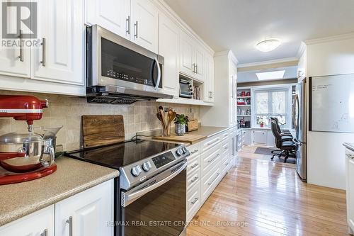 3441 Ash Row Cres, Mississauga, ON - Indoor Photo Showing Kitchen With Upgraded Kitchen