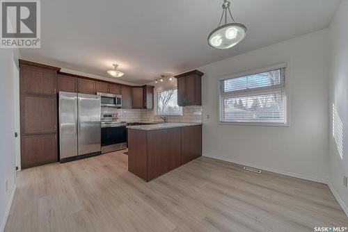 822 Grandview Street W, Moose Jaw, SK - Indoor Photo Showing Kitchen