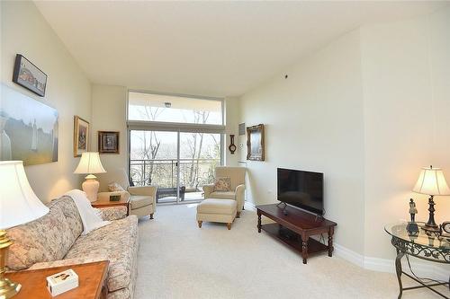100 Burloak Drive|Unit #2508, Burlington, ON - Indoor Photo Showing Living Room