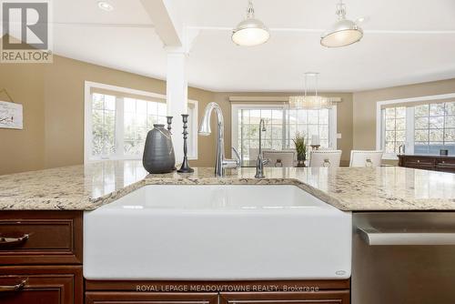 8986 Halton Erin Townline Line, Halton Hills, ON - Indoor Photo Showing Kitchen With Double Sink With Upgraded Kitchen