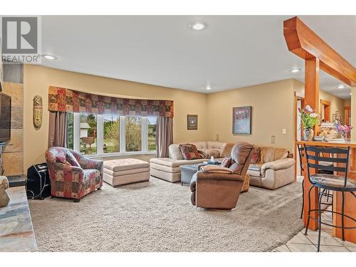 4575 Bolduc Road, Vernon, BC - Indoor Photo Showing Living Room