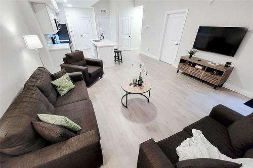 4514 Ontario Street|Unit #308, Beamsville, ON - Indoor Photo Showing Living Room