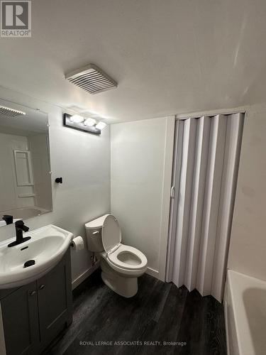 40 Russell St, Leamington, ON - Indoor Photo Showing Bathroom