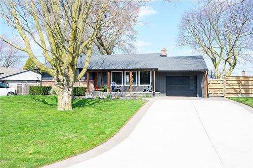 4363 Jackson Street E, Beamsville, ON - Outdoor With Deck Patio Veranda With Facade