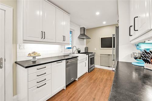 4363 Jackson Street E, Beamsville, ON - Indoor Photo Showing Kitchen With Upgraded Kitchen